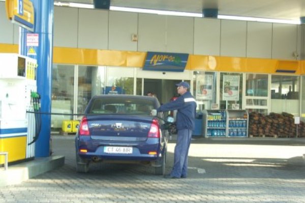 Petrom ieftineşte din nou carburanţii